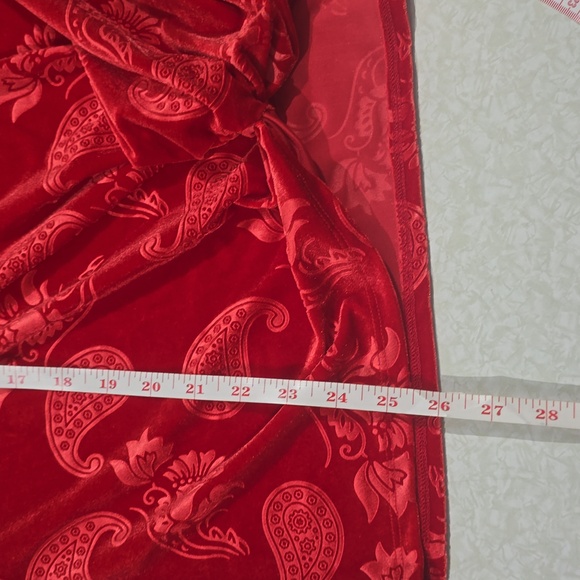 Ruby RDd. Elegant Red Paisley  Floral Women's Top Size Large - Picture 14 of 14